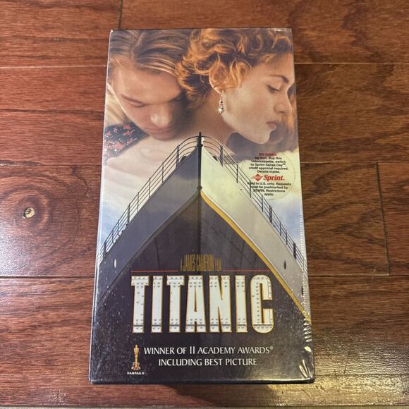 Brand New & Factory Sealed 1997 TITANIC MOVIE VHS DOUBLE PACK - Picture 1 of 6